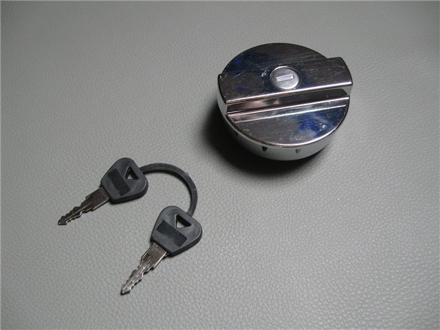Picture of locking petrol tank cap 1300 and 1500 carburetor, plastic, chrome