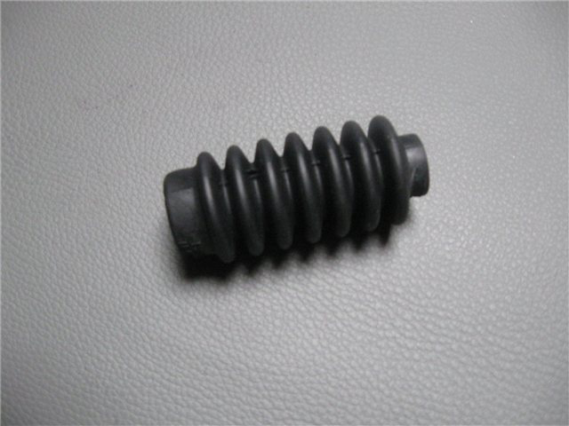 Picture of gear selector boot, gearbox side