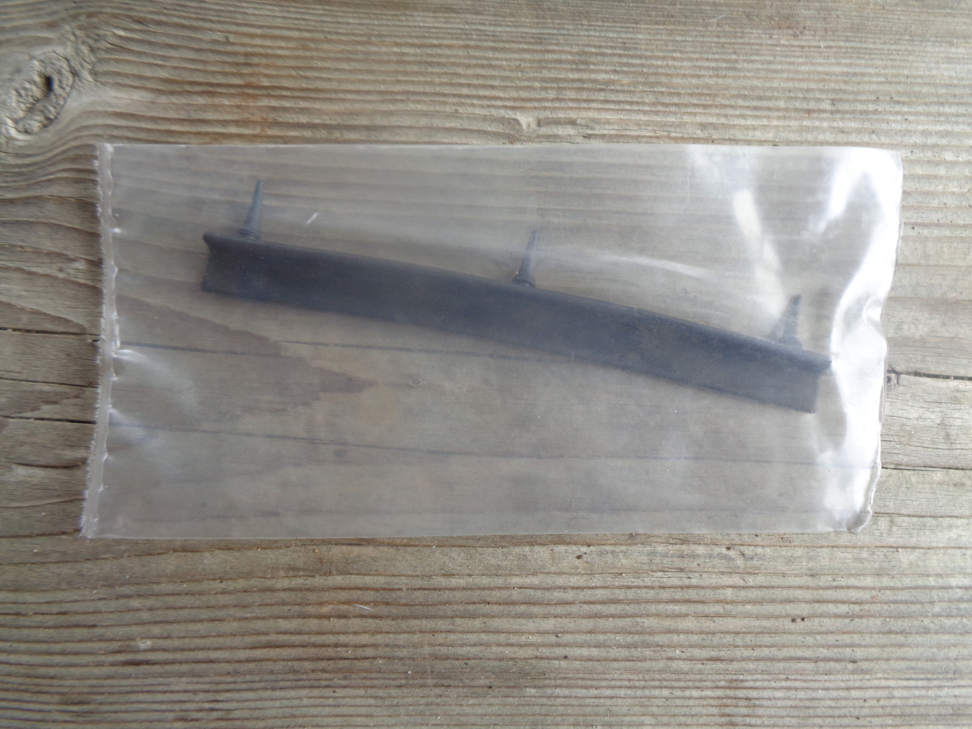 Picture of rubber for wing window quarter window triangle trim 